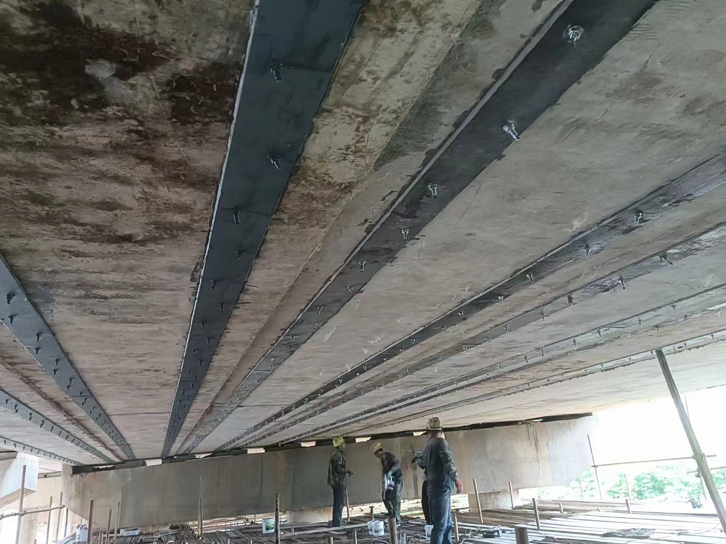 乌鲁木齐桥梁加固——粘贴钢板加固法